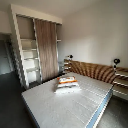 Le Saint Quentin Apartman *